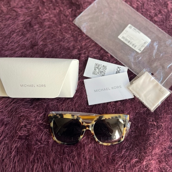 NWT Michael Kors Cortina Sunglasses - Picture 3 of 7